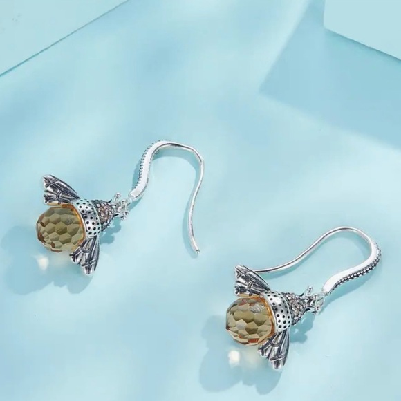 “Amber Abdomen Queen Bee” Faceted Tomenta Bumblebee Honeybee Victorian Earrings - Picture 4 of 16